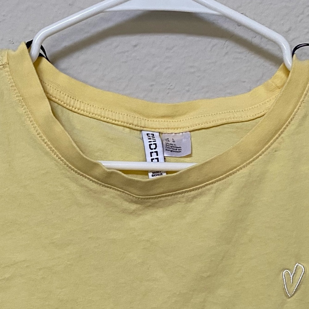💛  Embroidered T-Shirt - Picture 8 of 8